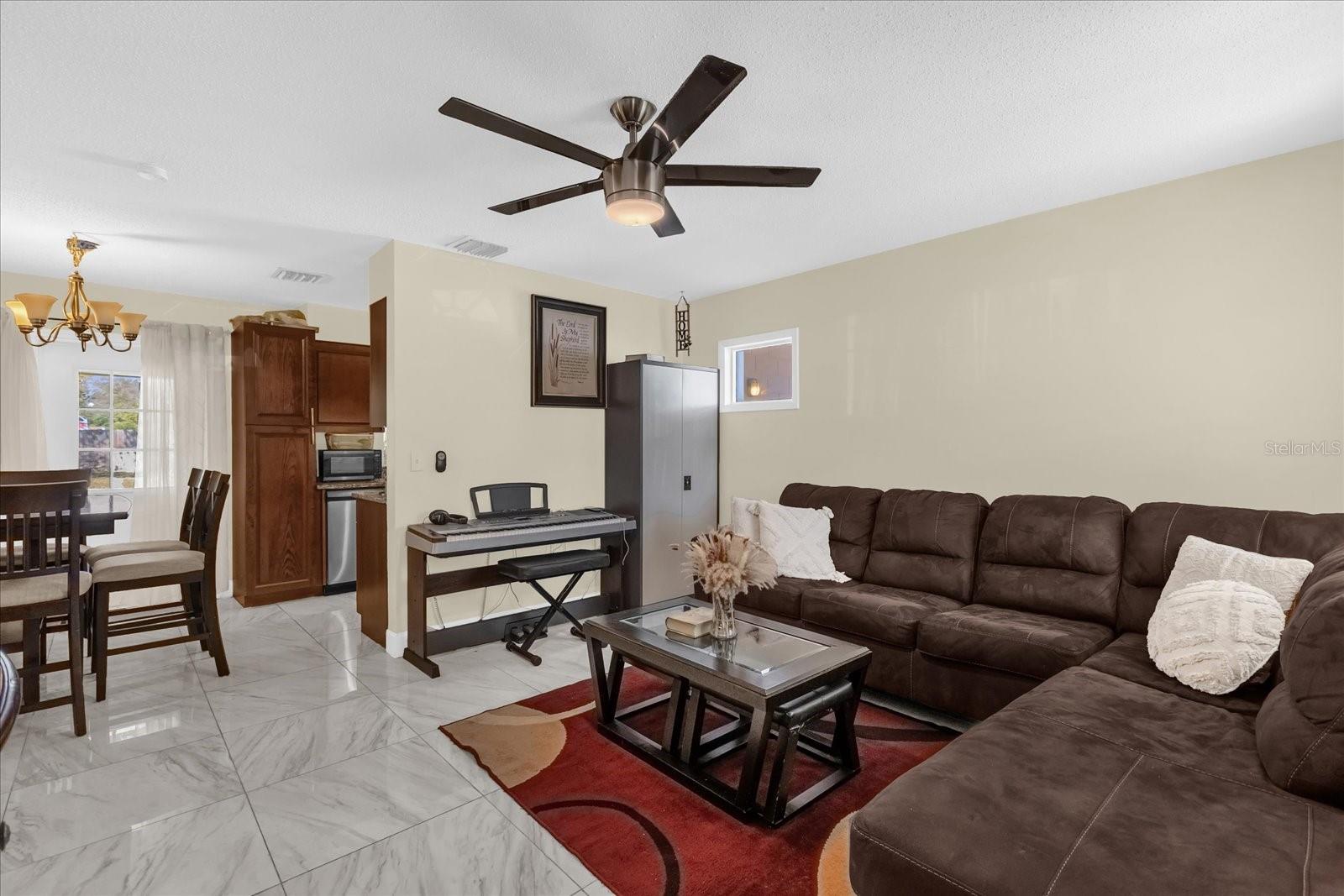 Image 6 of 40 For 1099 Leeway