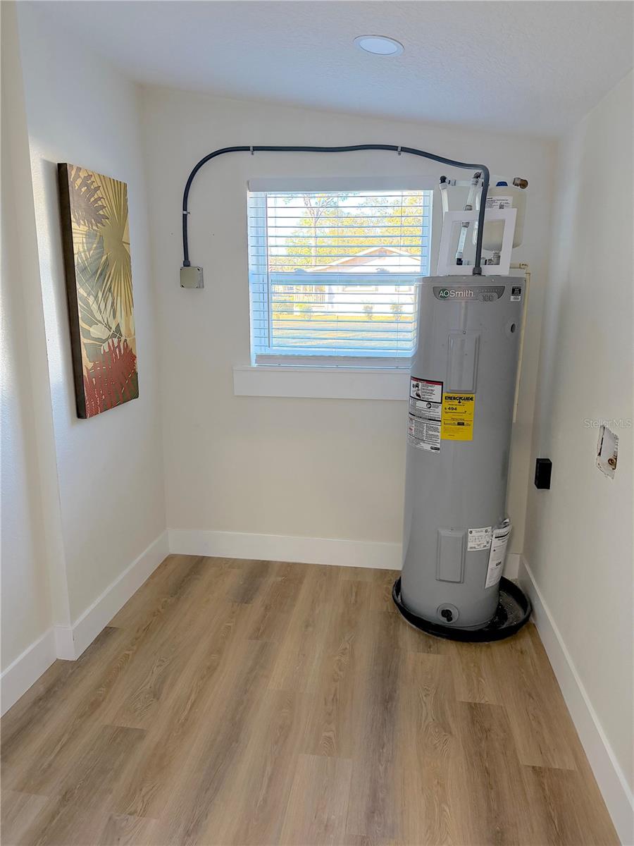 Image 57 of 63 For 341 Hammond Street