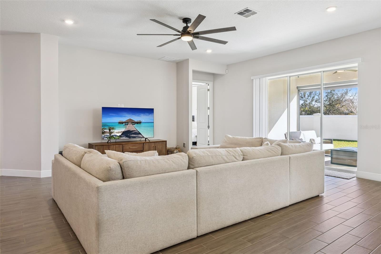 Image 17 of 75 For 19334 Banfield Place