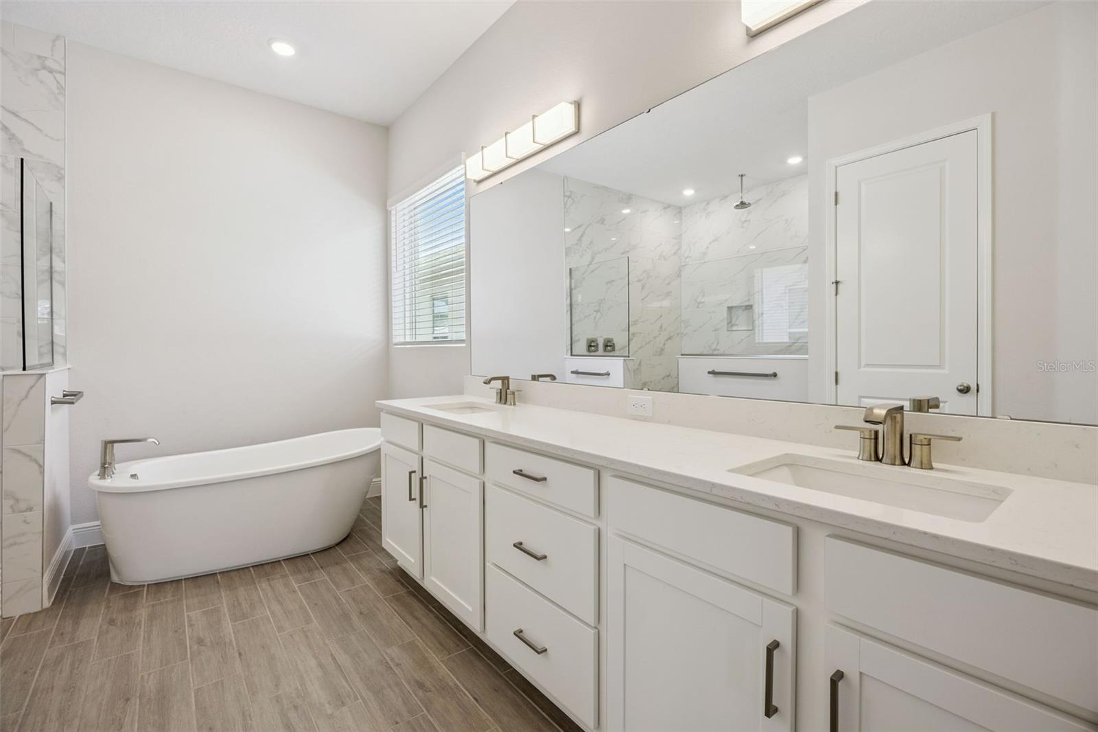 Image 31 of 75 For 19334 Banfield Place