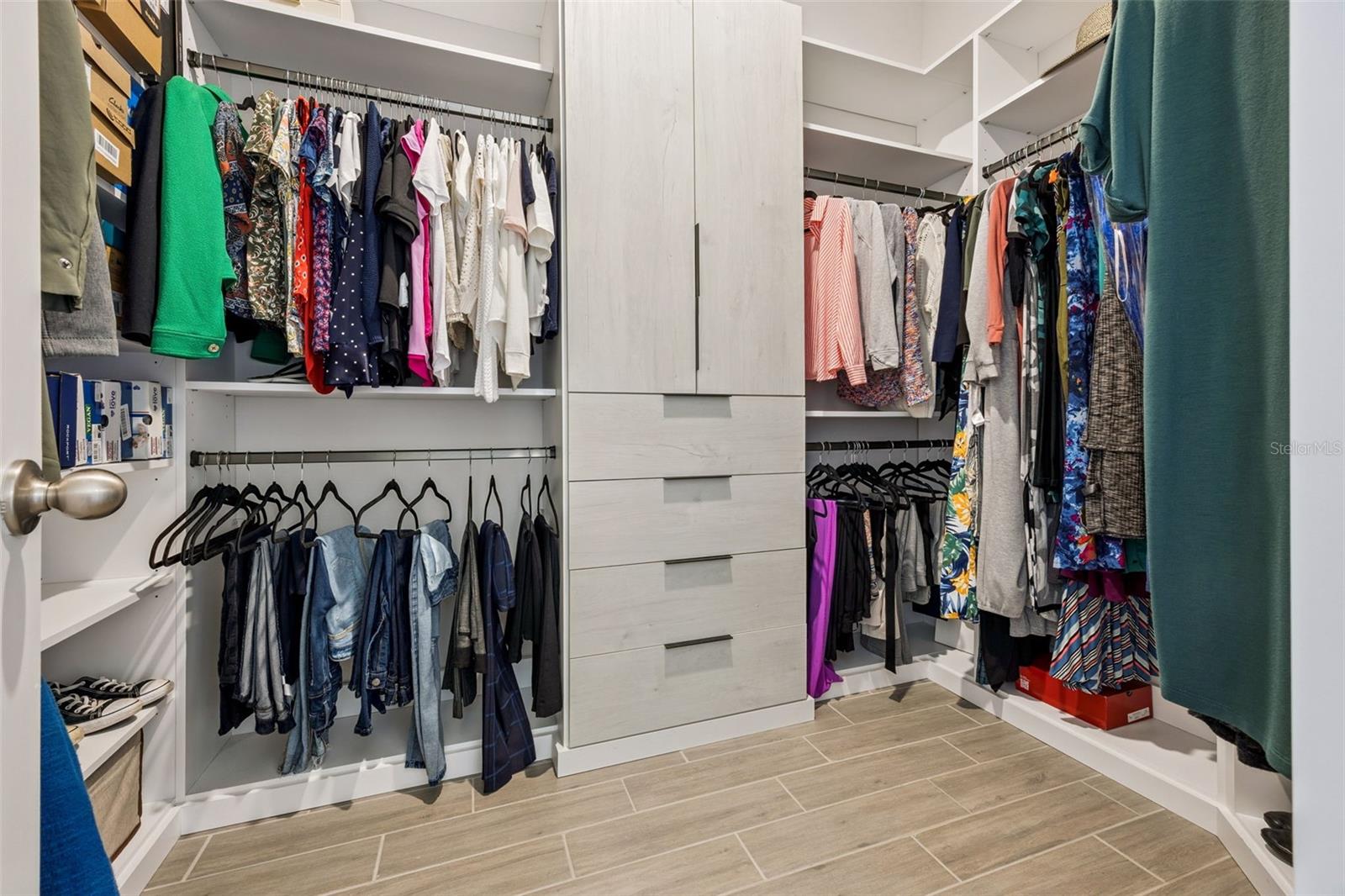 Image 36 of 75 For 19334 Banfield Place