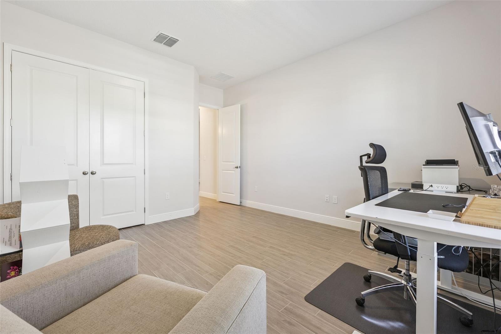 Image 51 of 75 For 19334 Banfield Place