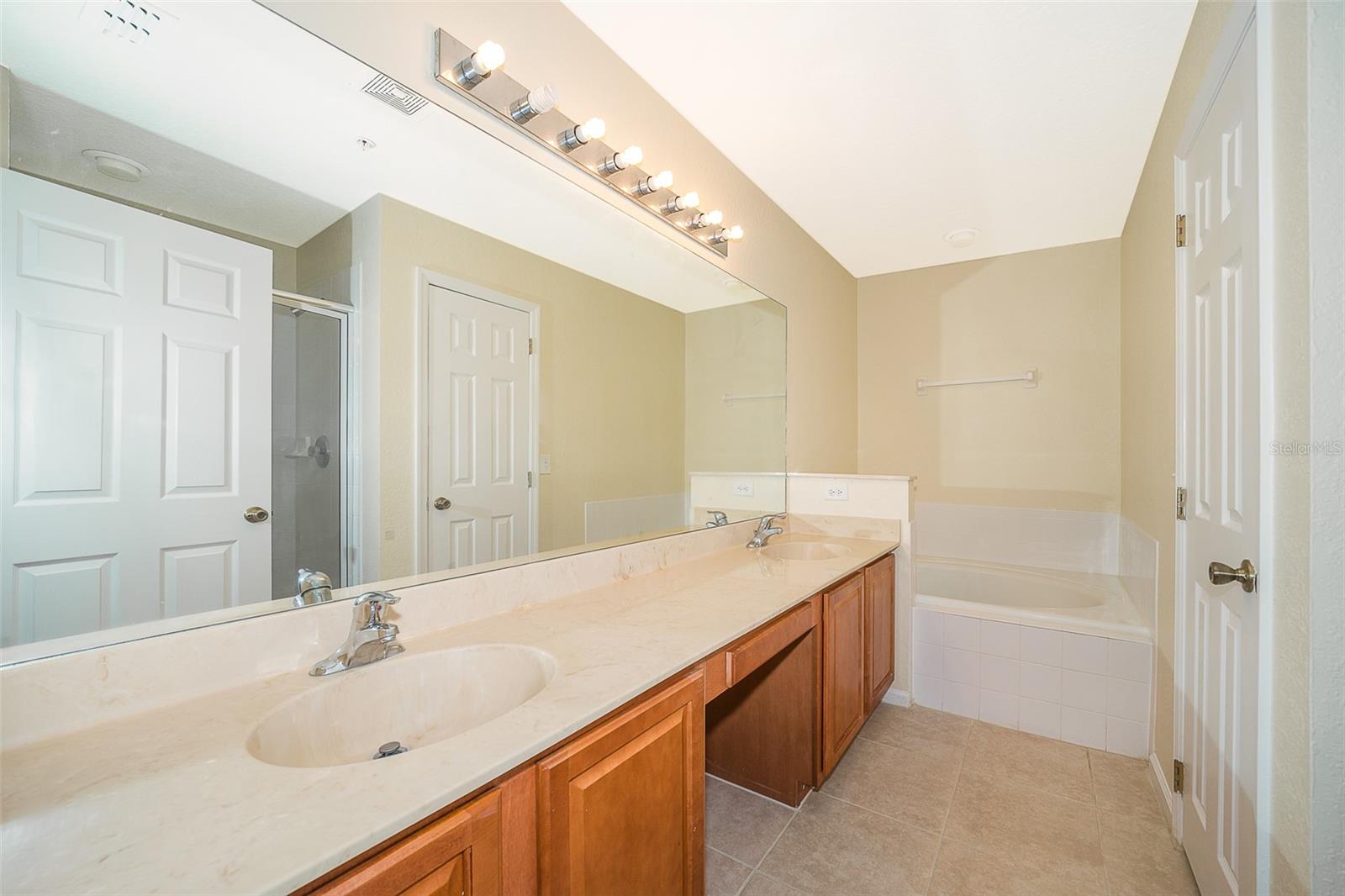 Image 13 of 25 For 13942 Dove Wing Court