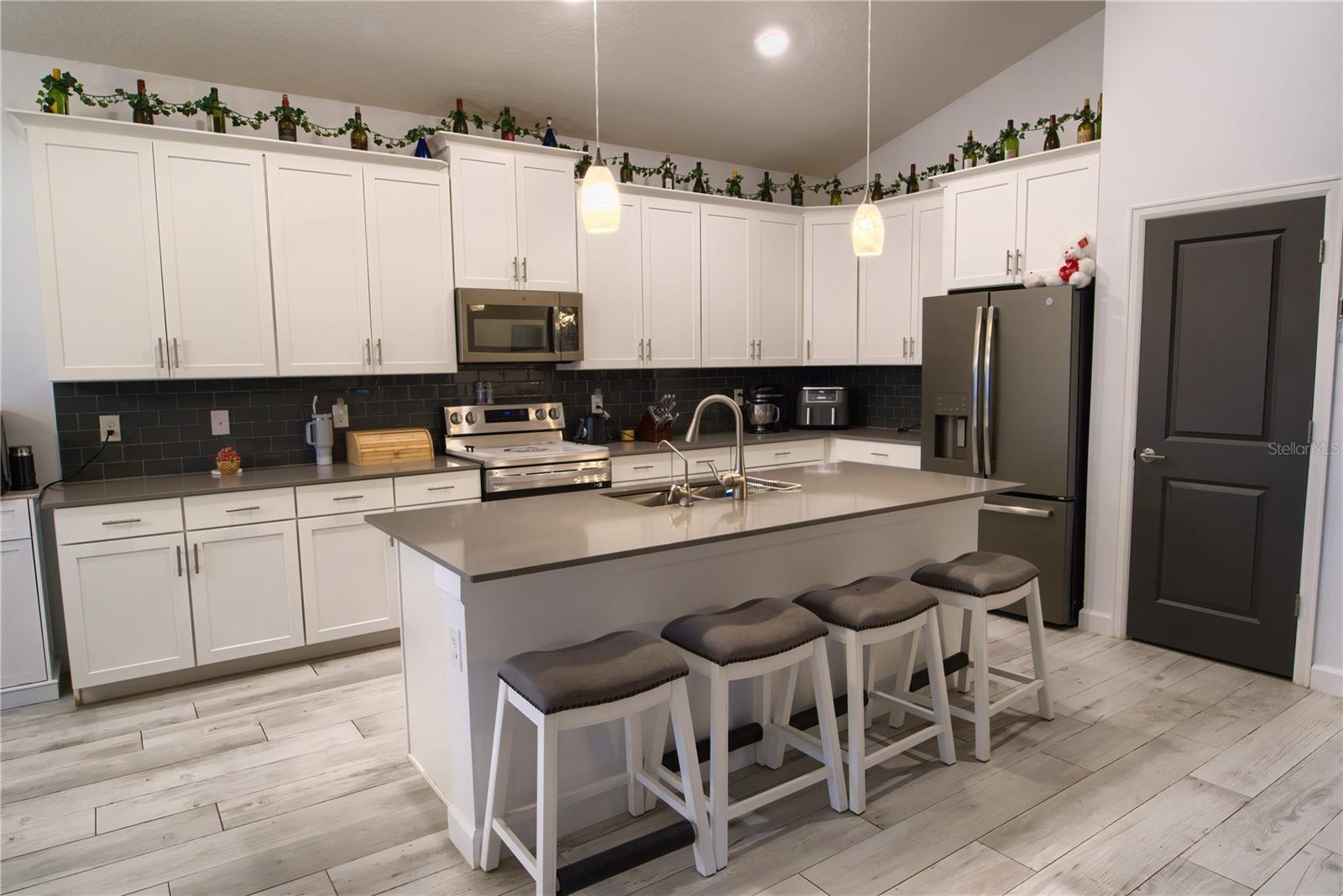 Image 18 of 51 For 2053 Camden Loop