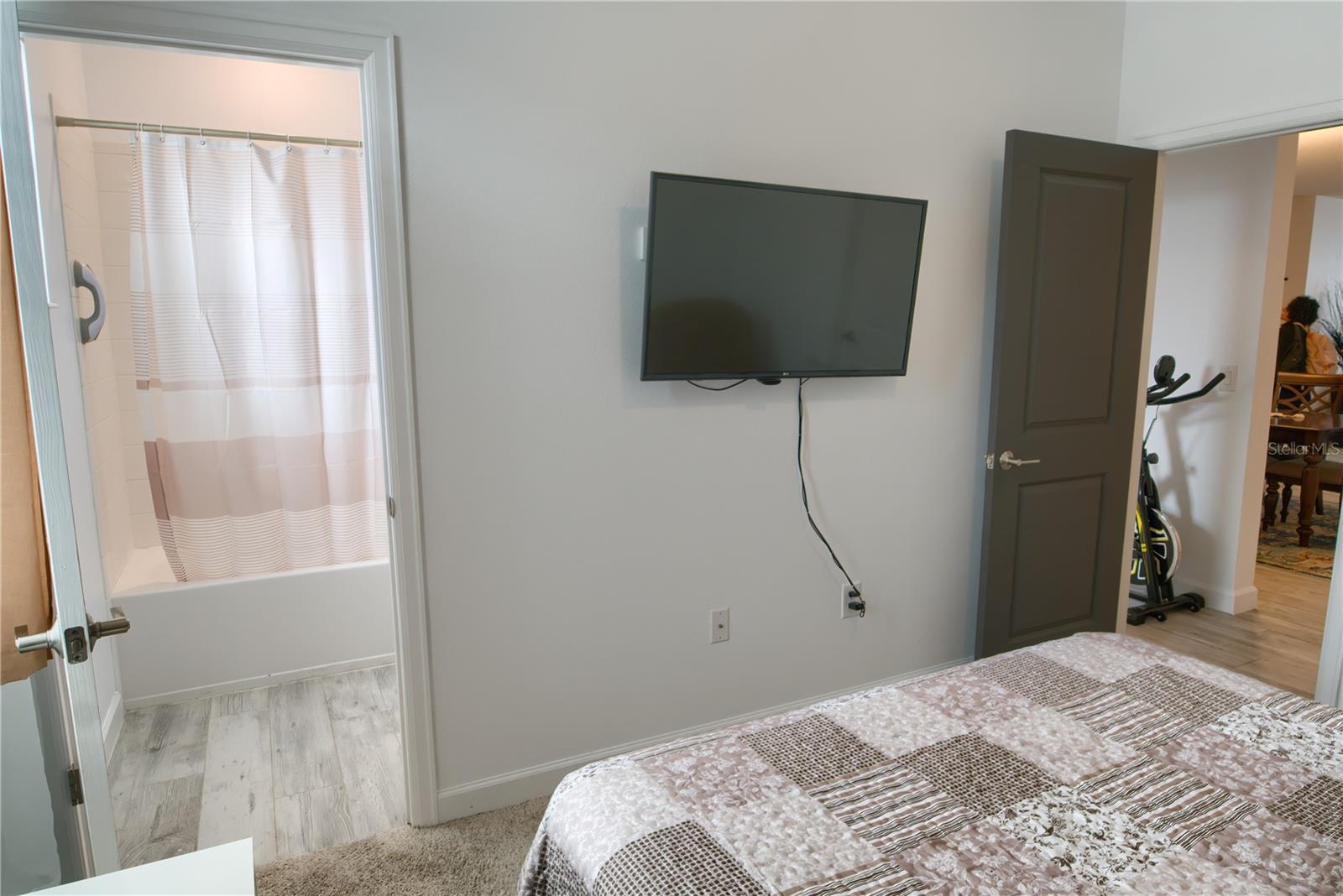 Image 30 of 51 For 2053 Camden Loop