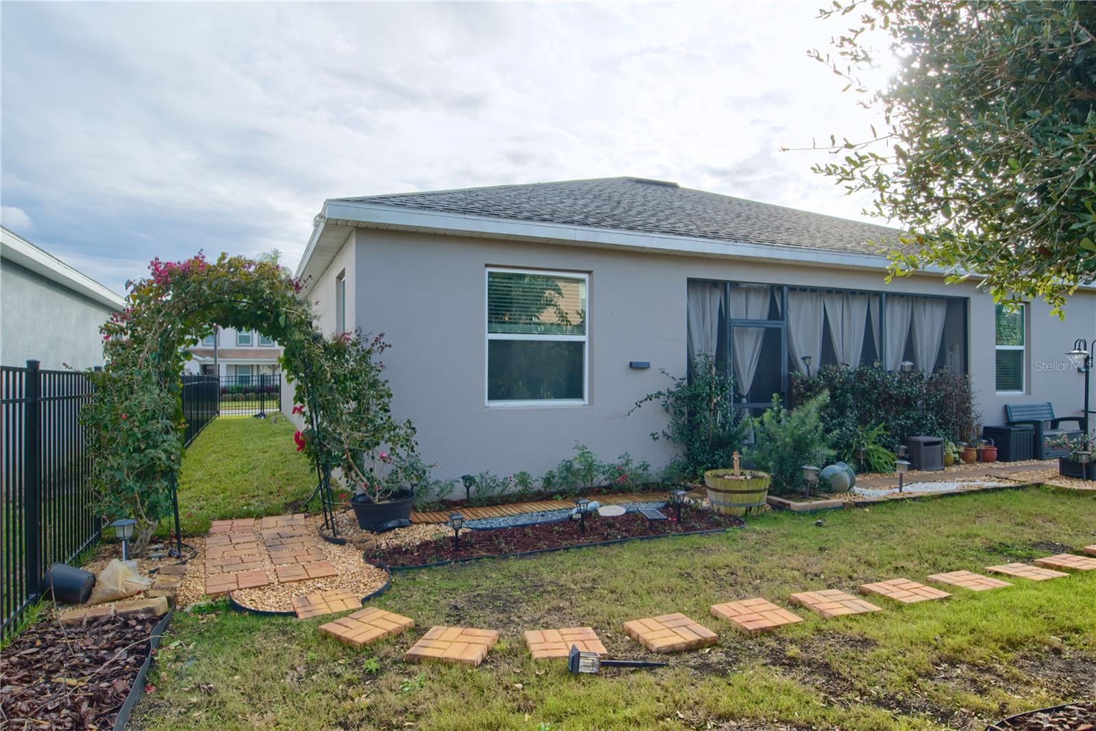 Image 39 of 51 For 2053 Camden Loop