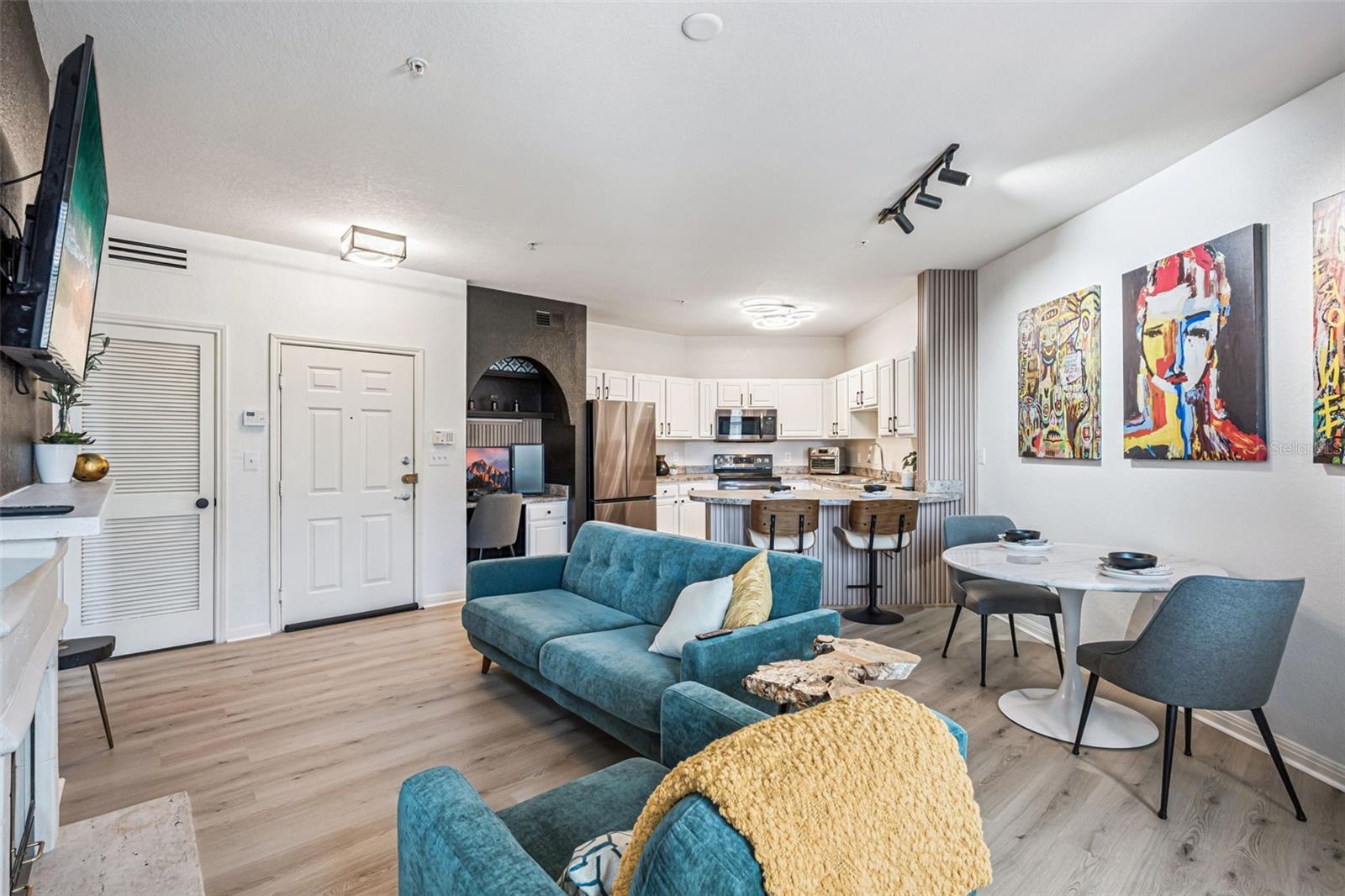 Image 10 of 35 For 911 Orange Avenue 548