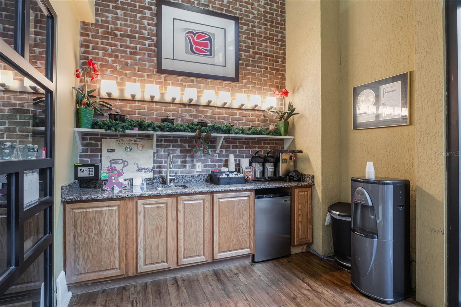 Image 25 of 35 For 911 Orange Avenue 548