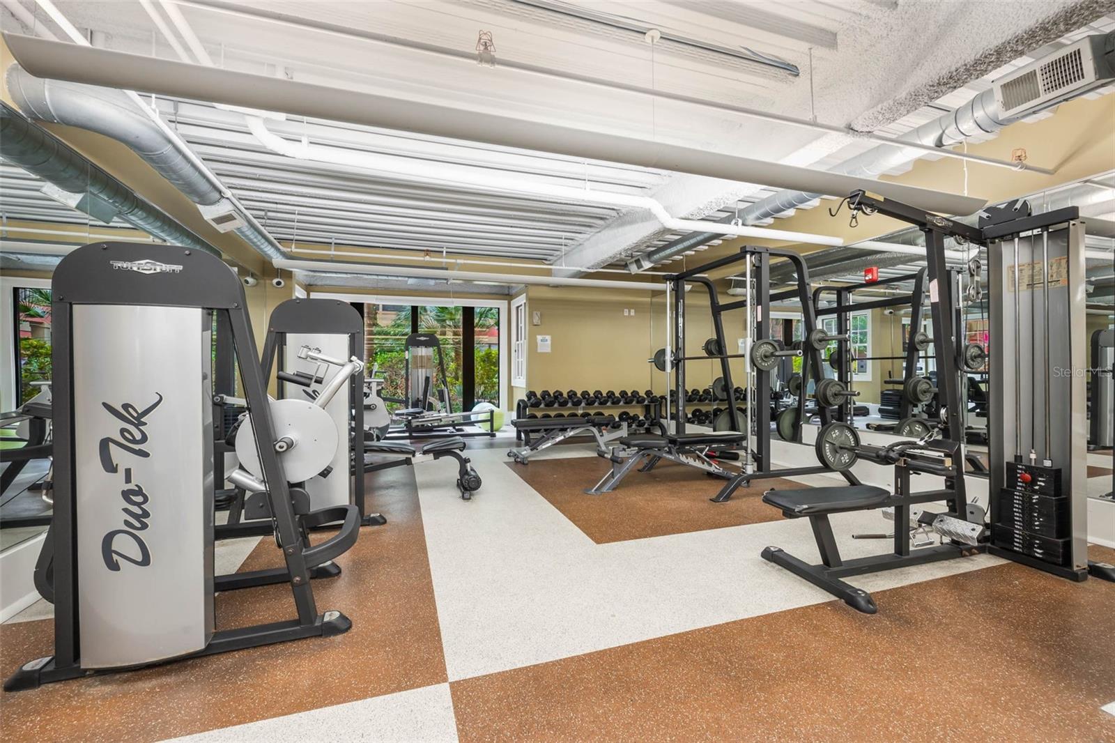 Image 28 of 35 For 911 Orange Avenue 548