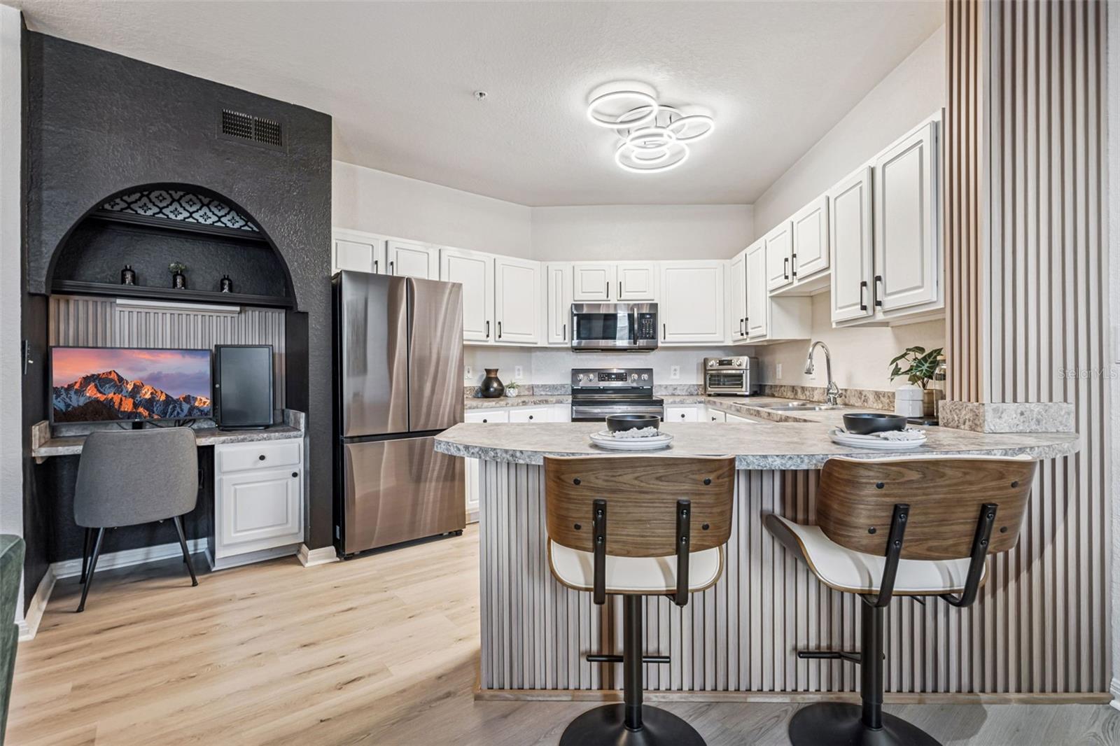 Image 4 of 35 For 911 Orange Avenue 548