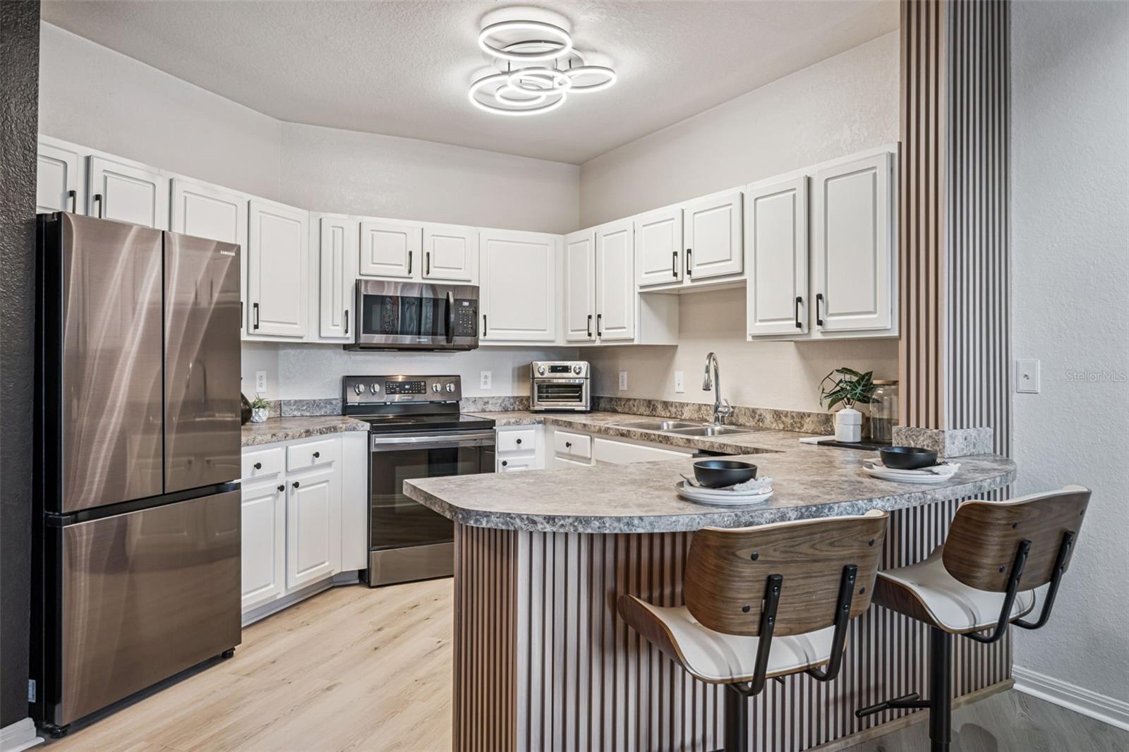 Image 5 of 35 For 911 Orange Avenue 548