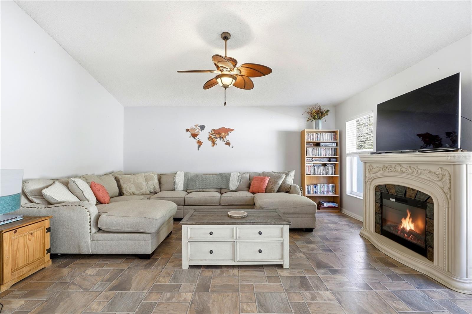 Image 15 of 51 For 1012 Marisol Court