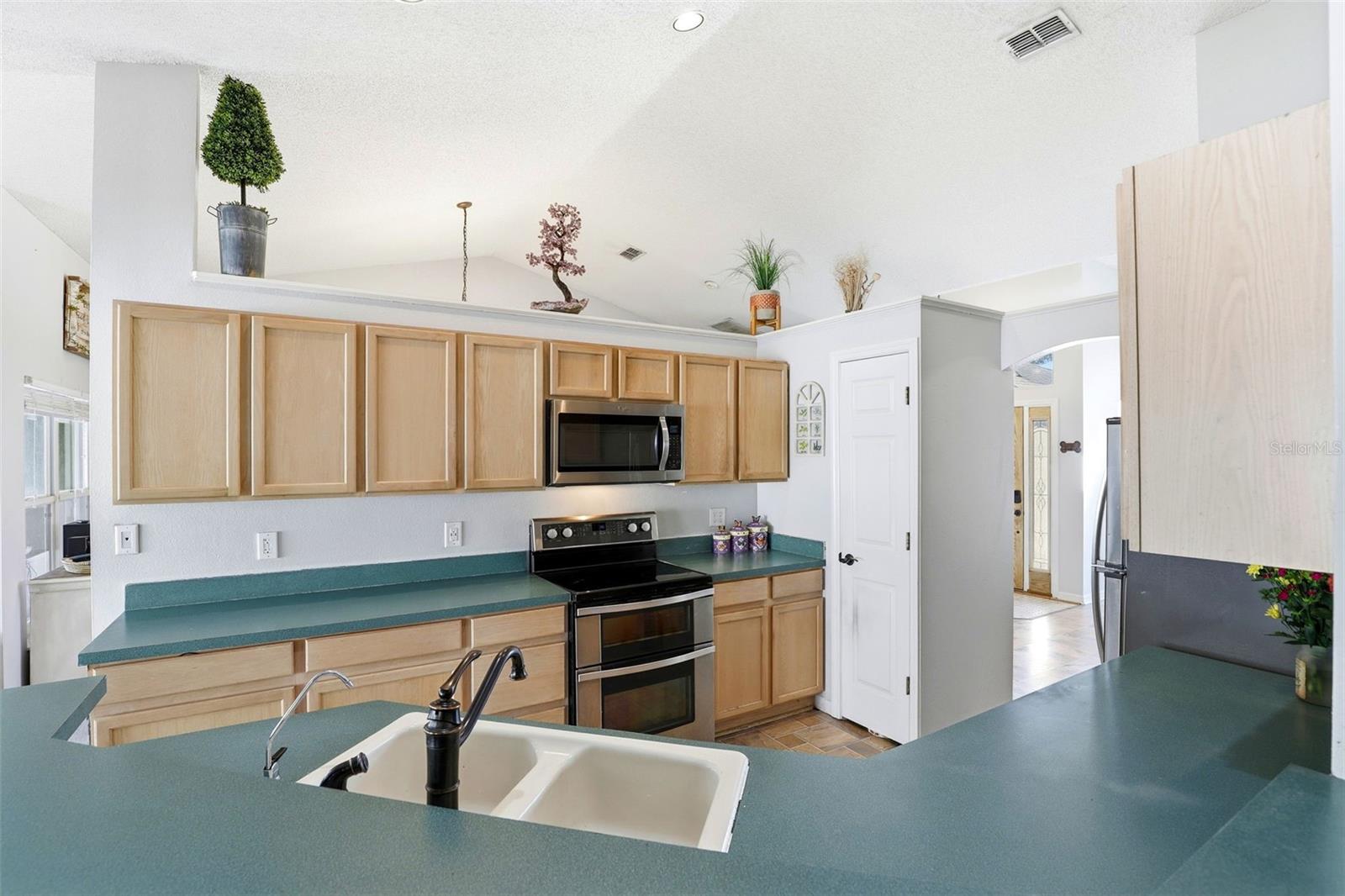 Image 18 of 51 For 1012 Marisol Court