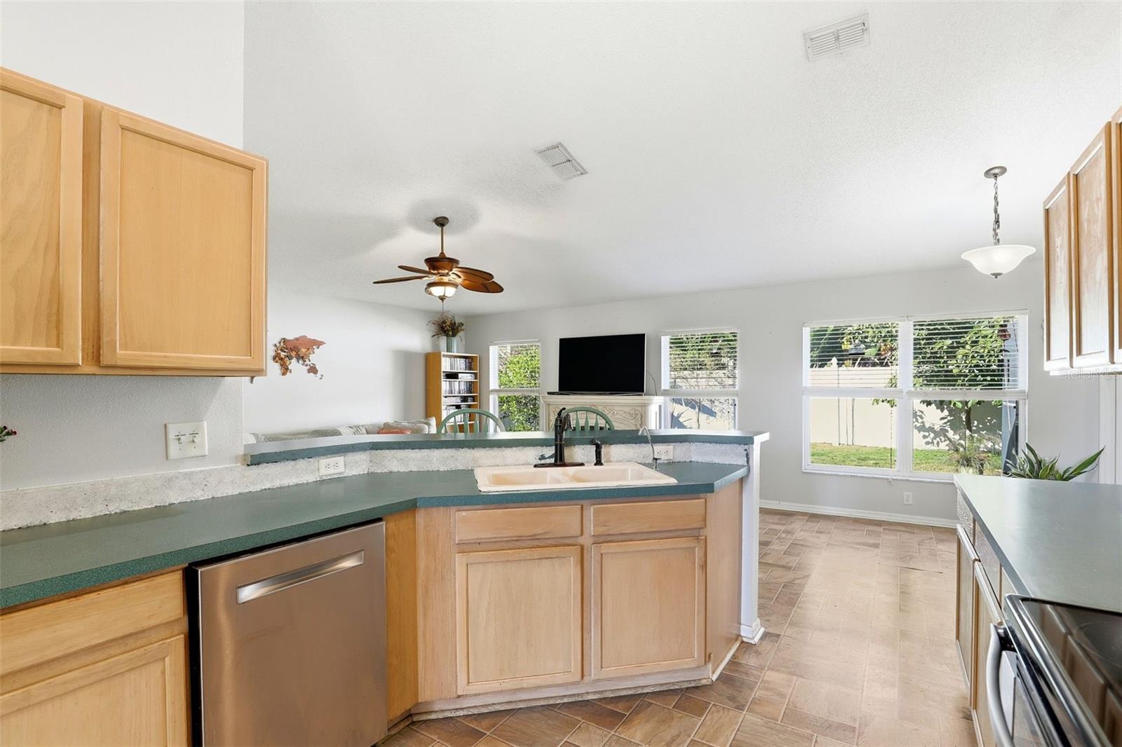 Image 19 of 51 For 1012 Marisol Court