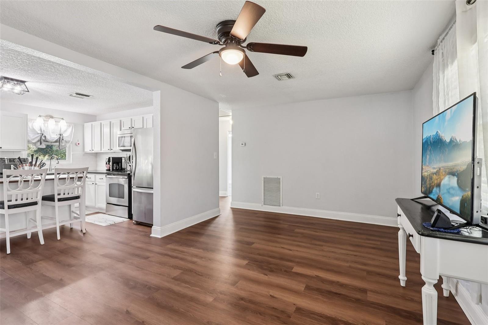 Image 5 of 26 For 1111 Palmetto Circle