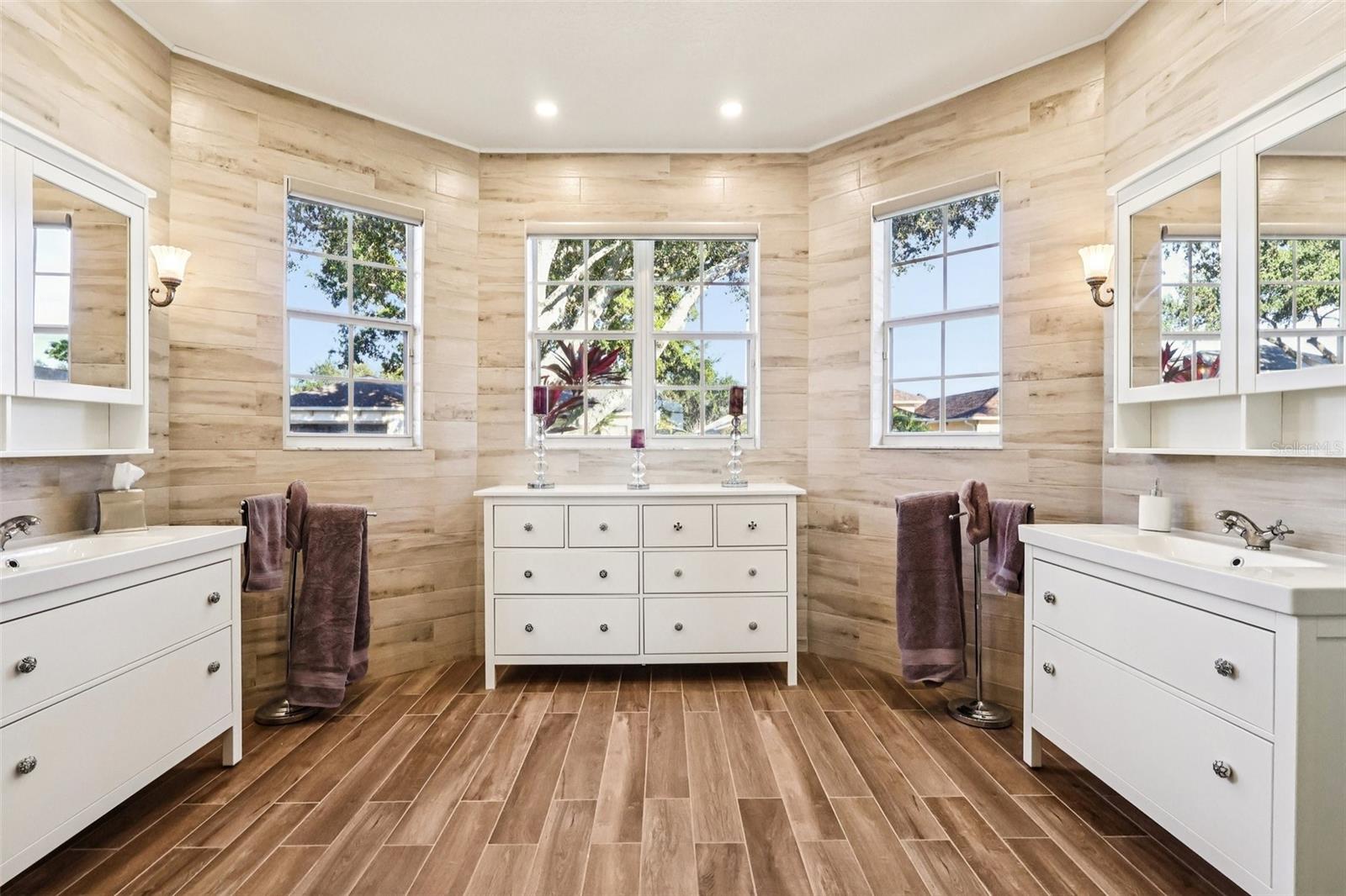 Image 5 of 60 For 332 Burford Circle