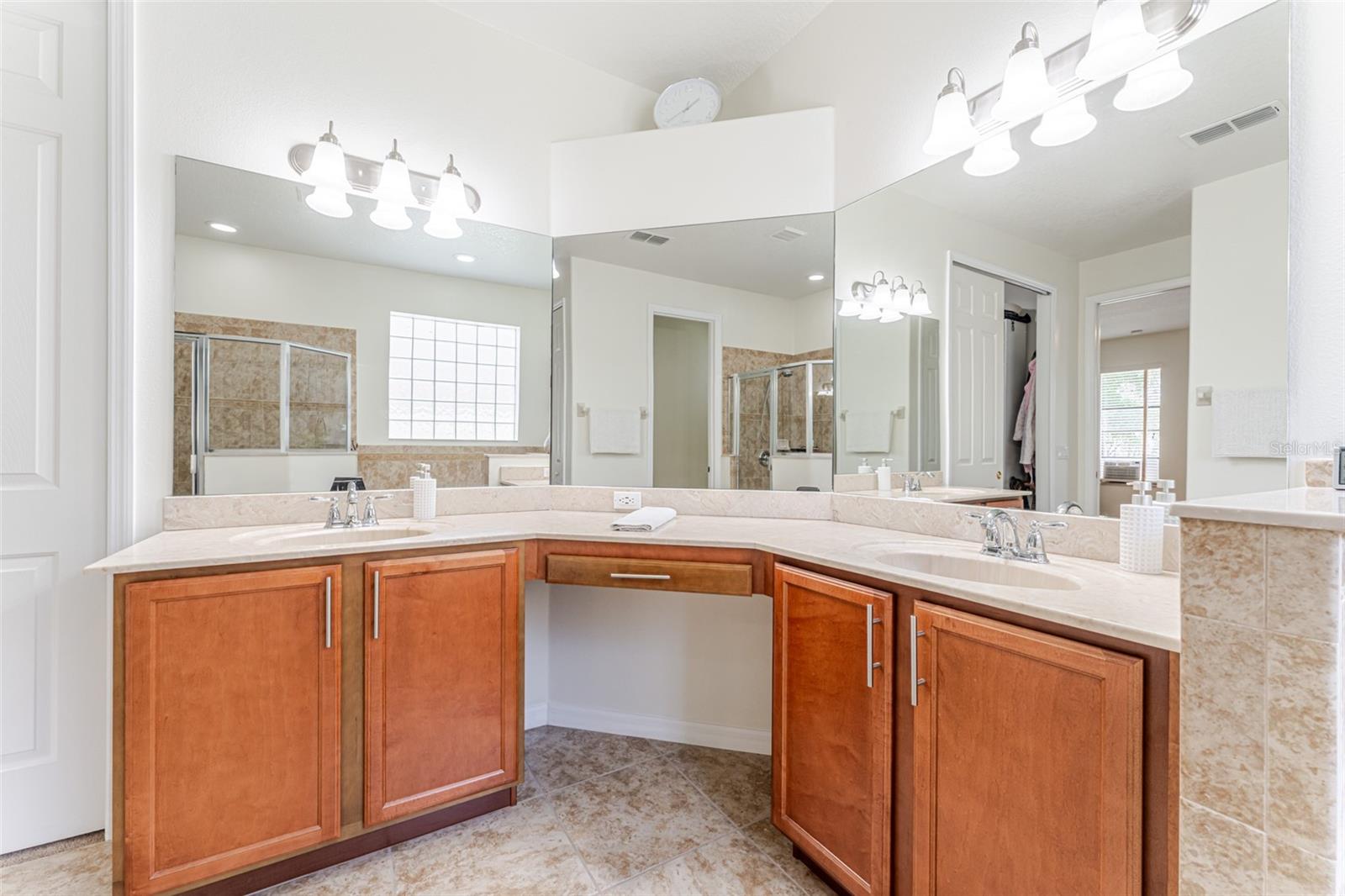 Image 21 of 51 For 1778 Waterside Oaks Drive