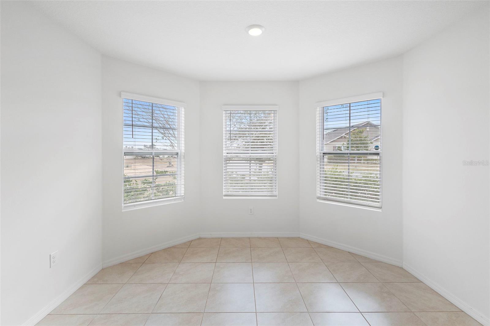 Image 22 of 47 For 859 Guadalupe Drive