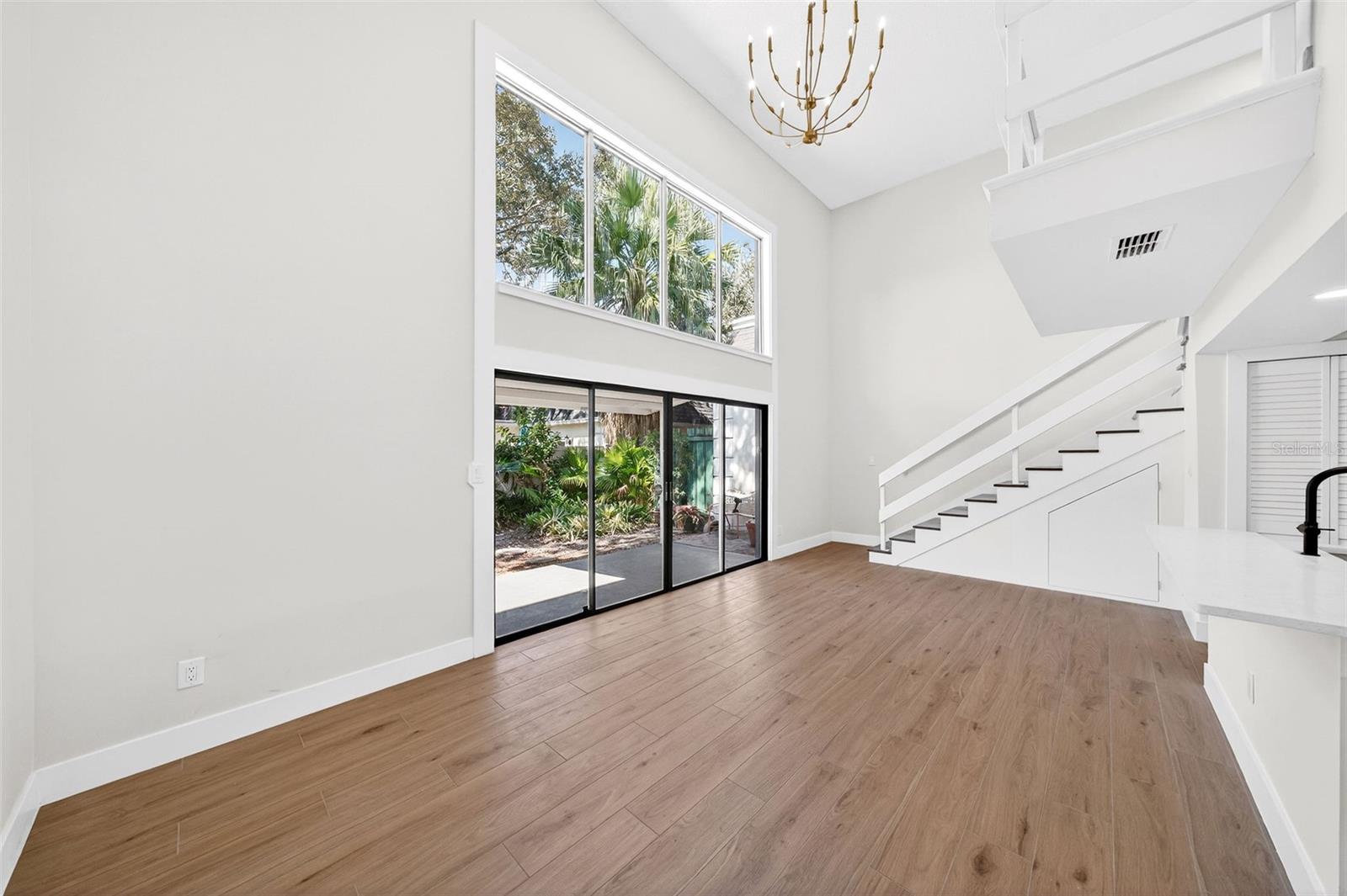 Image 10 of 34 For 908 Hillary Court 15