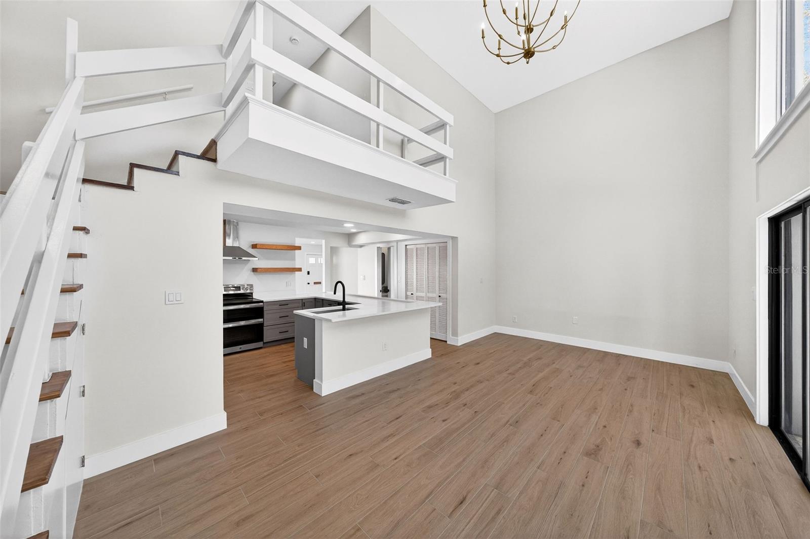 Image 11 of 34 For 908 Hillary Court 15