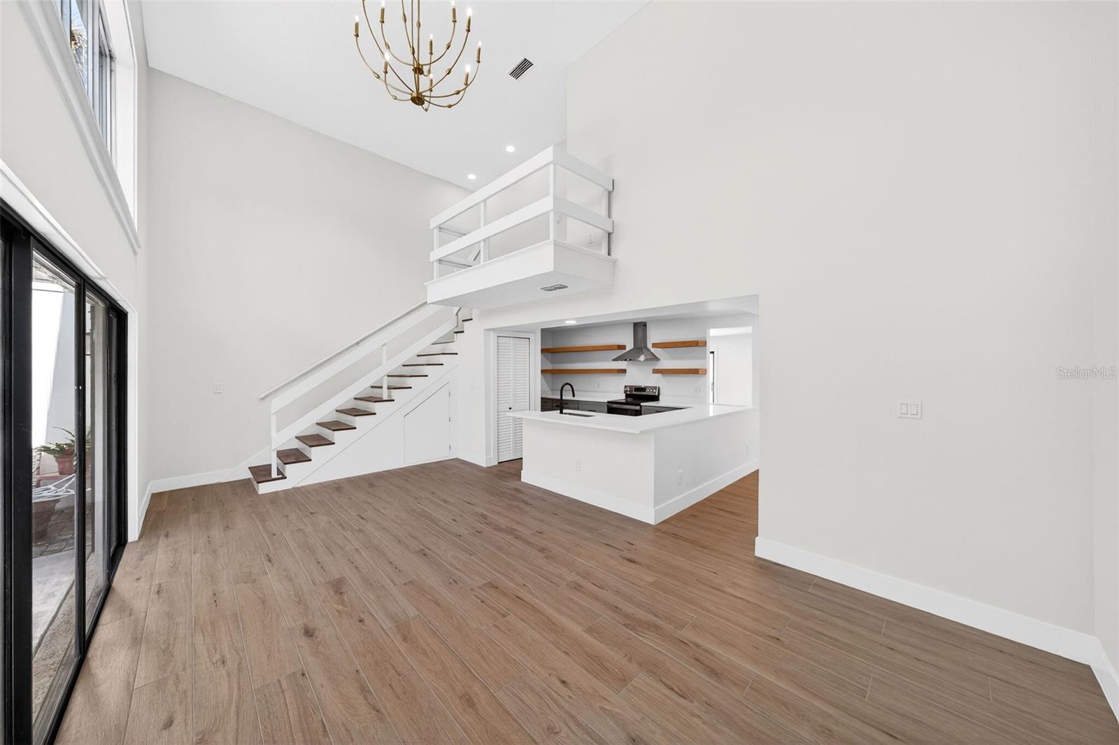 Image 12 of 34 For 908 Hillary Court 15