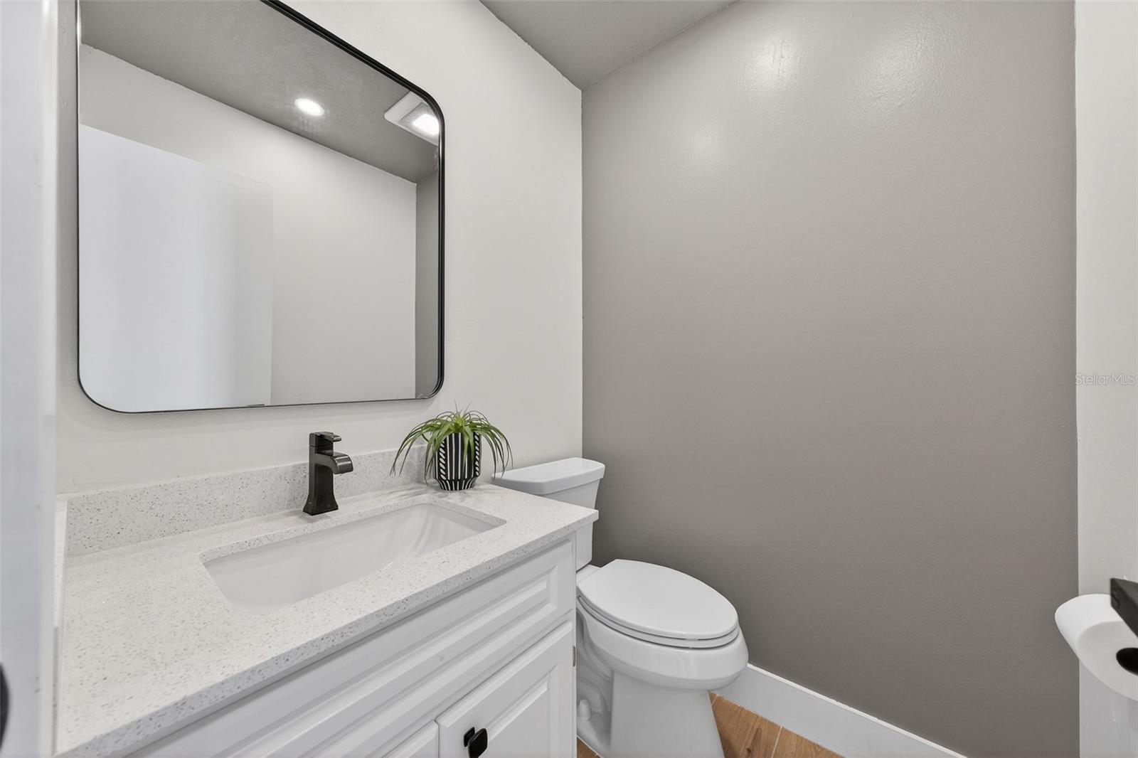 Image 13 of 34 For 908 Hillary Court 15