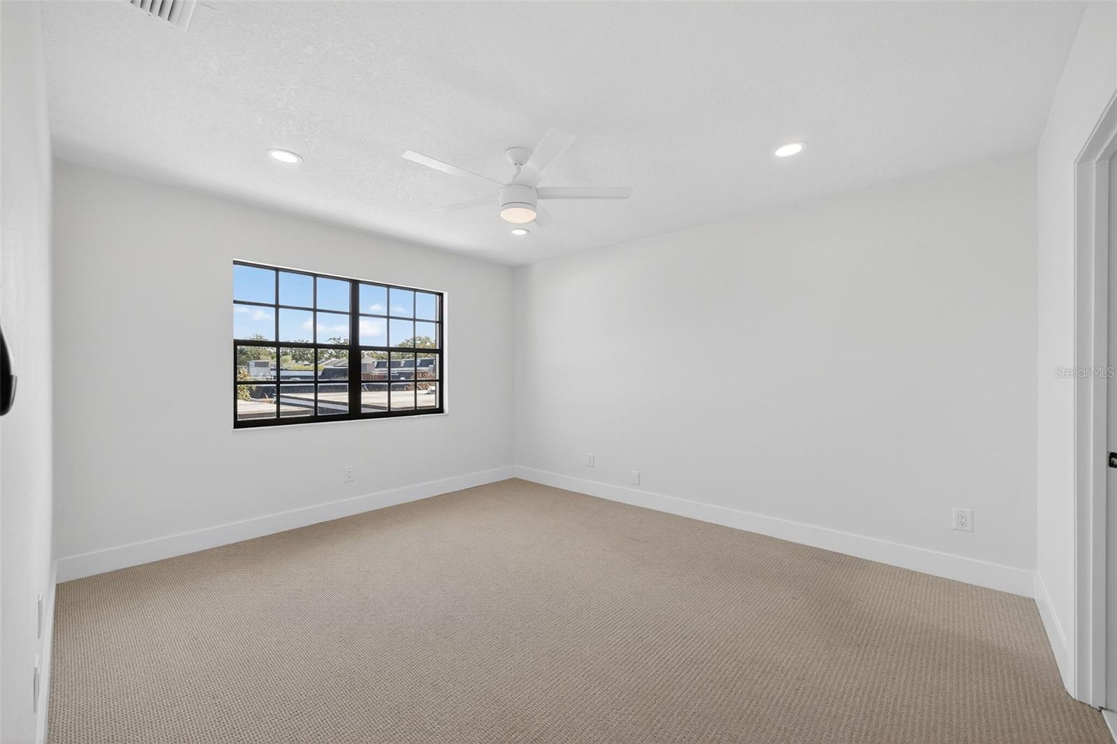 Image 17 of 34 For 908 Hillary Court 15