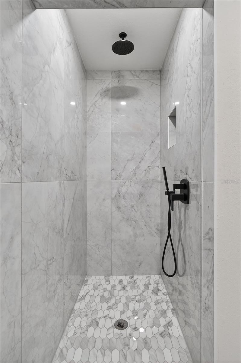 Image 19 of 34 For 908 Hillary Court 15