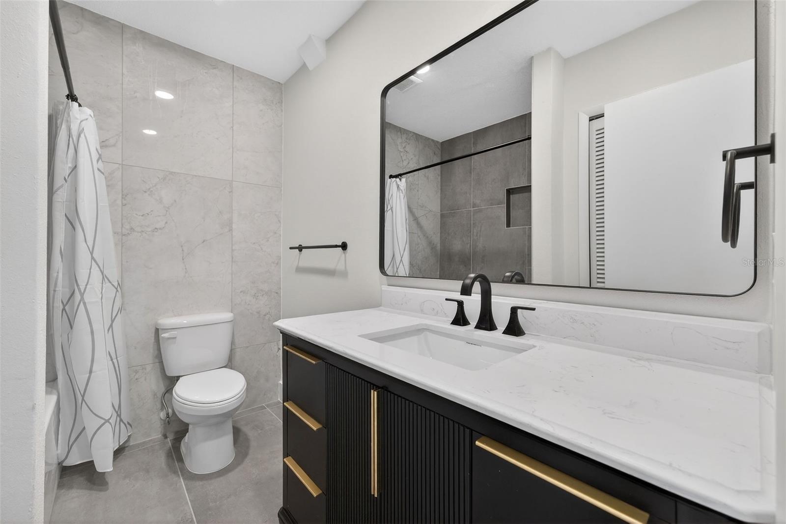 Image 22 of 34 For 908 Hillary Court 15