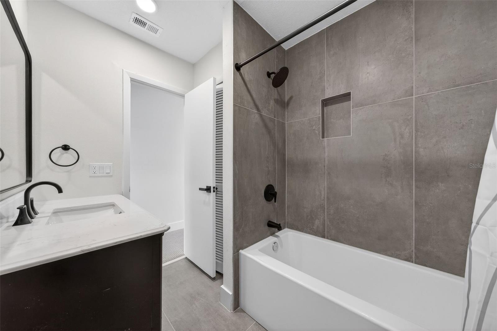 Image 23 of 34 For 908 Hillary Court 15