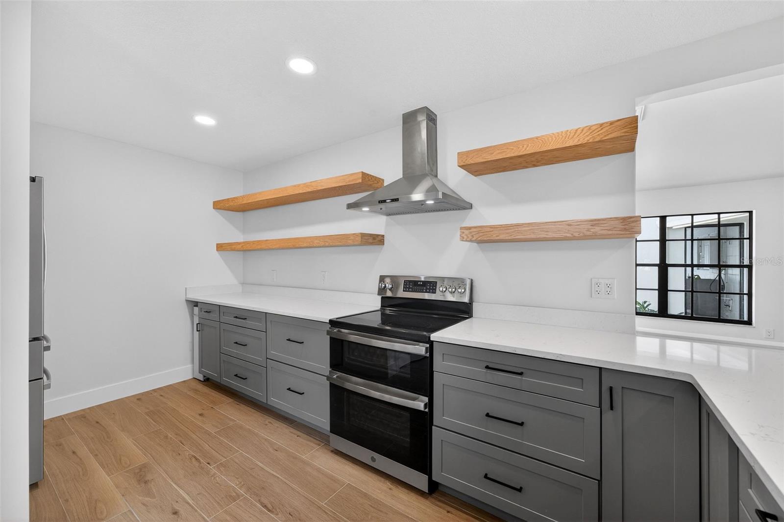 Image 7 of 34 For 908 Hillary Court 15