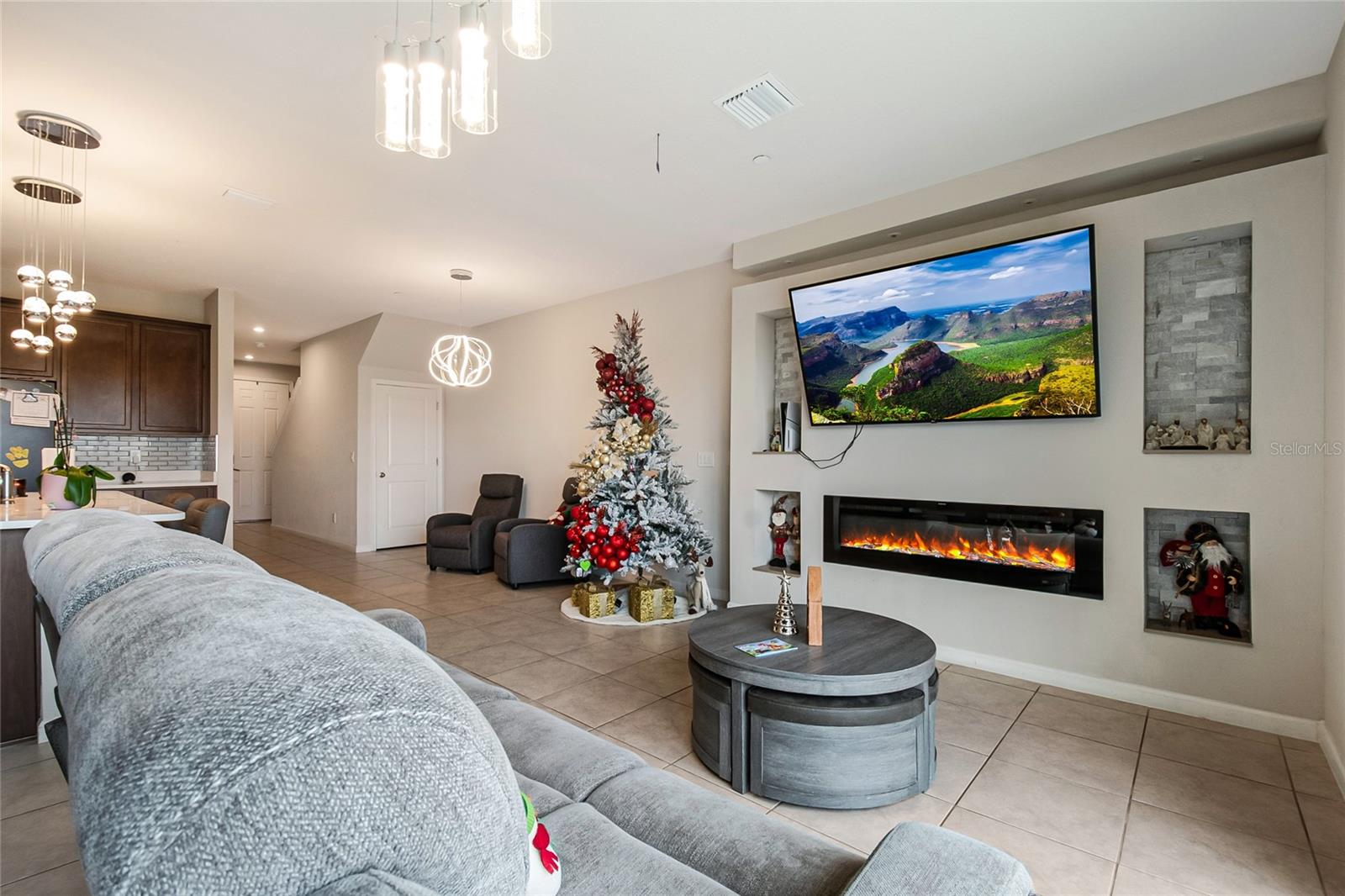 Image 21 of 59 For 1943 Holden Ridge Lane