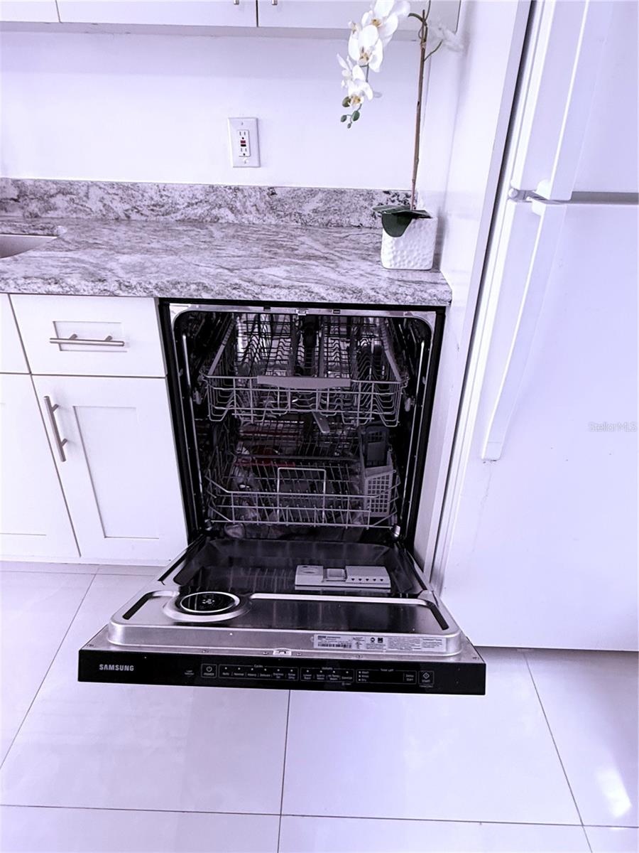 Image 19 of 34 For 4272 Deste Court 308