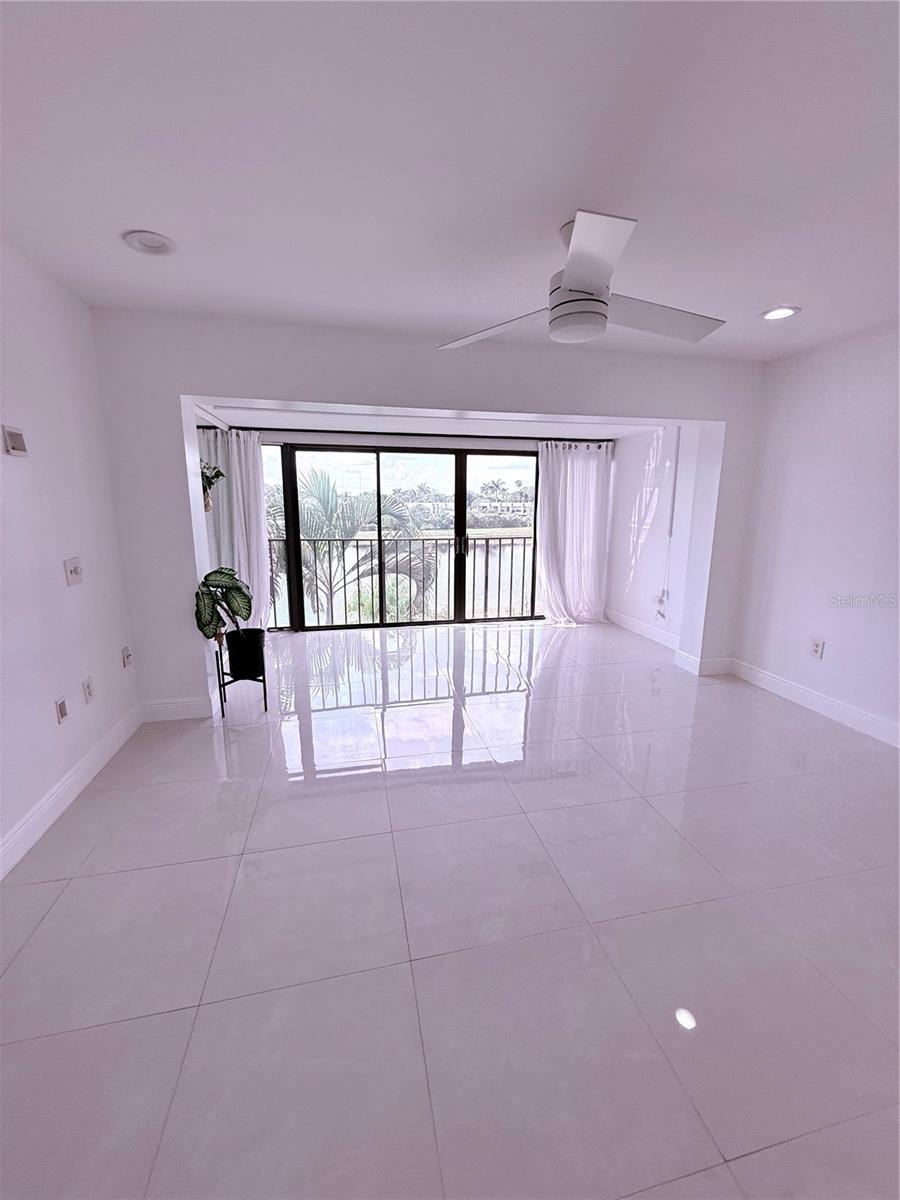 Image 25 of 34 For 4272 Deste Court 308