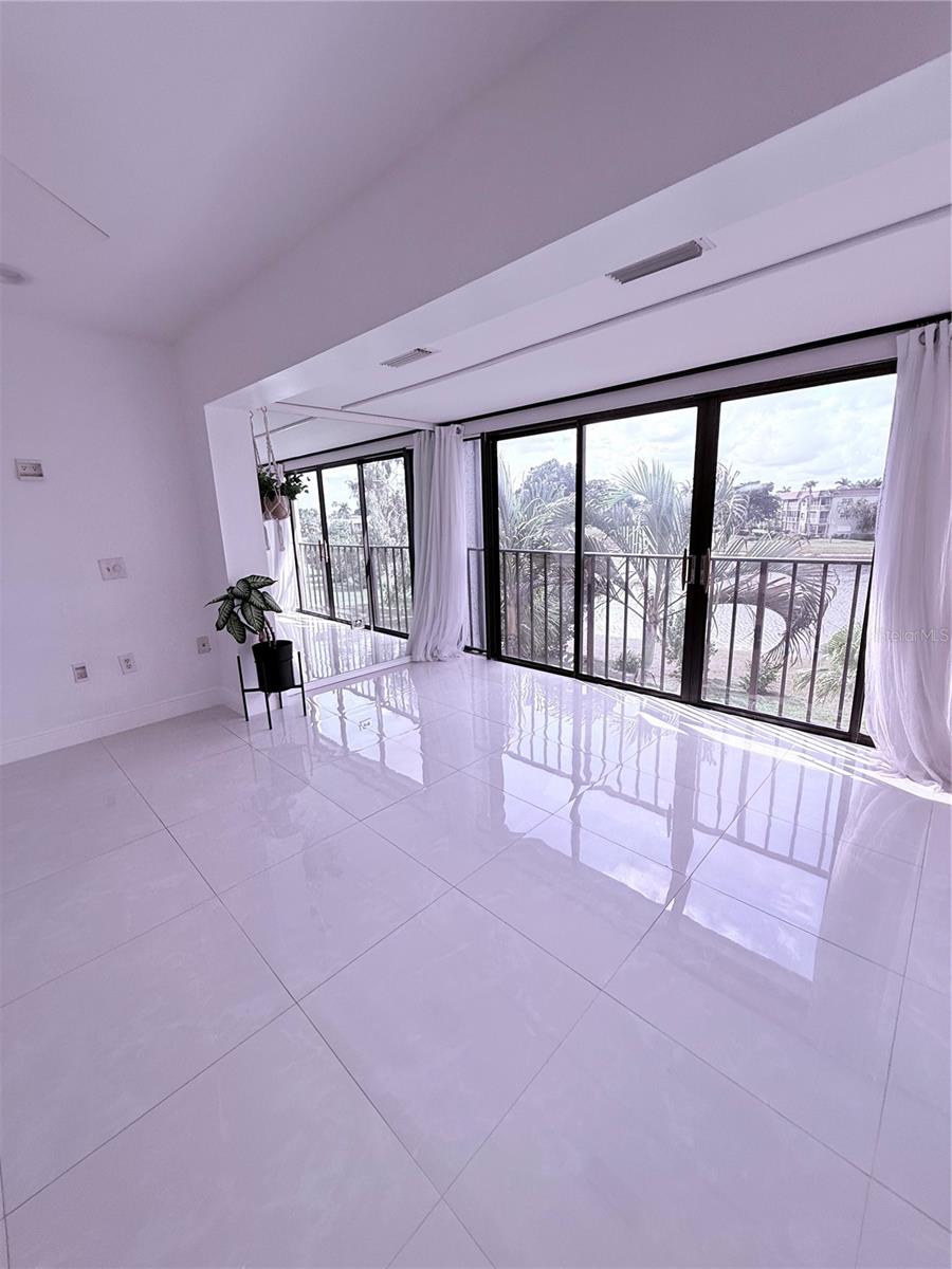 Image 26 of 34 For 4272 Deste Court 308