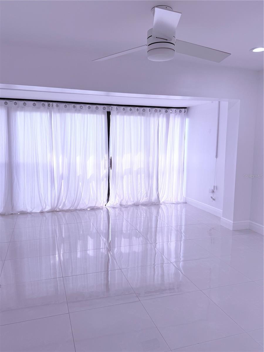 Image 27 of 34 For 4272 Deste Court 308