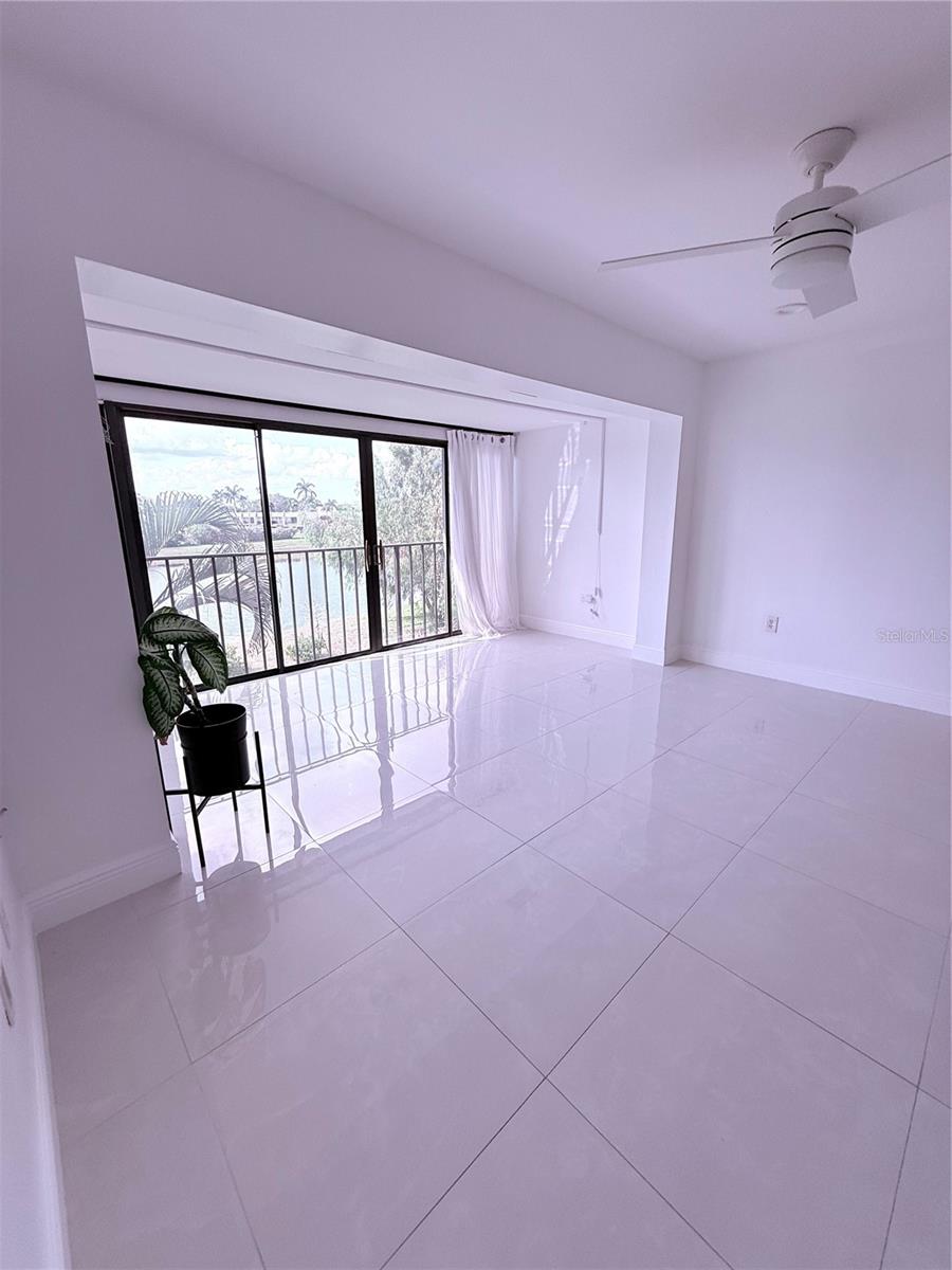 Image 28 of 34 For 4272 Deste Court 308