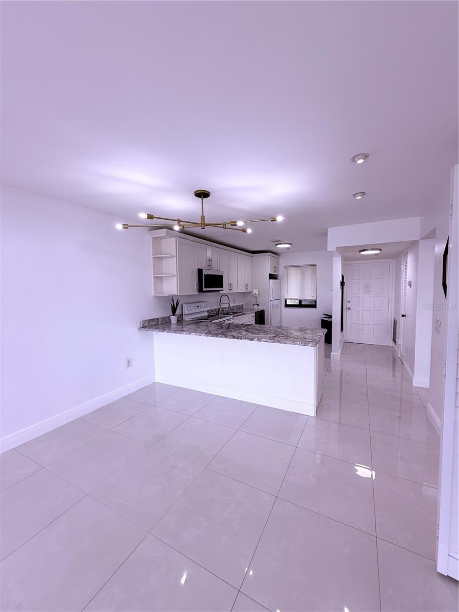 Image 5 of 34 For 4272 Deste Court 308