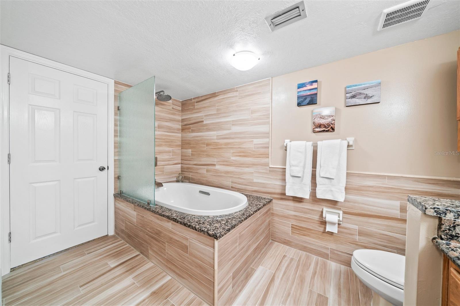 Image 5 of 27 For 8496 Ridgewood Avenue 3405