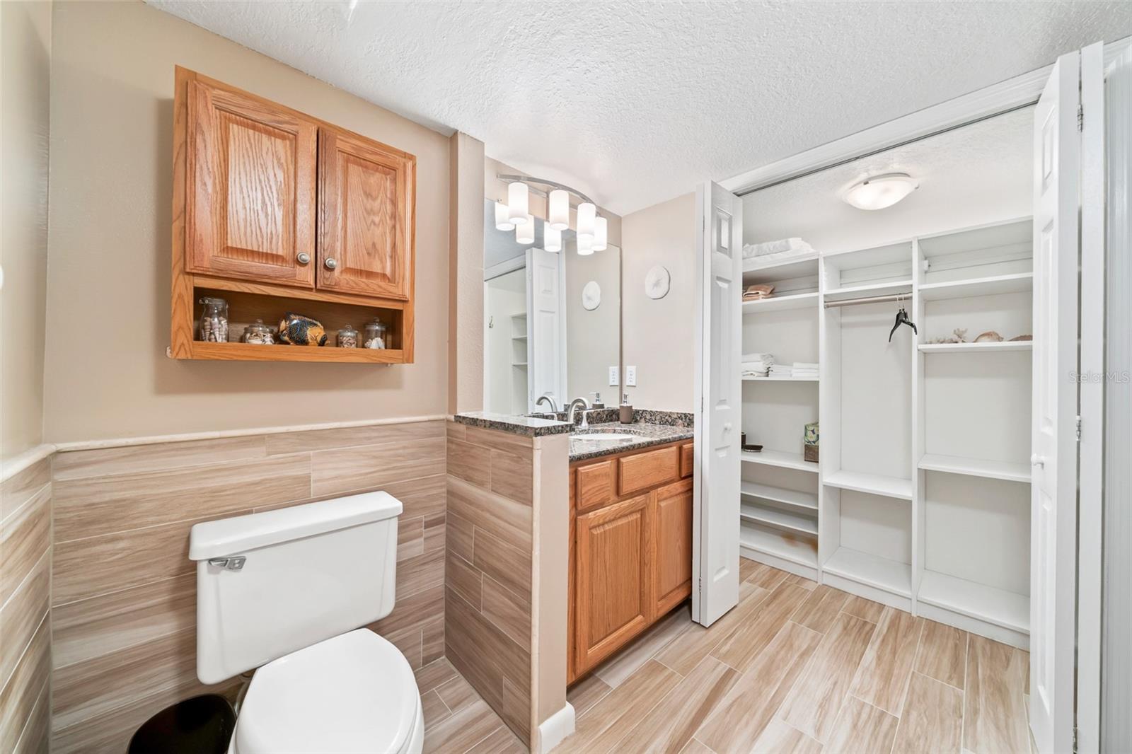 Image 6 of 27 For 8496 Ridgewood Avenue 3405