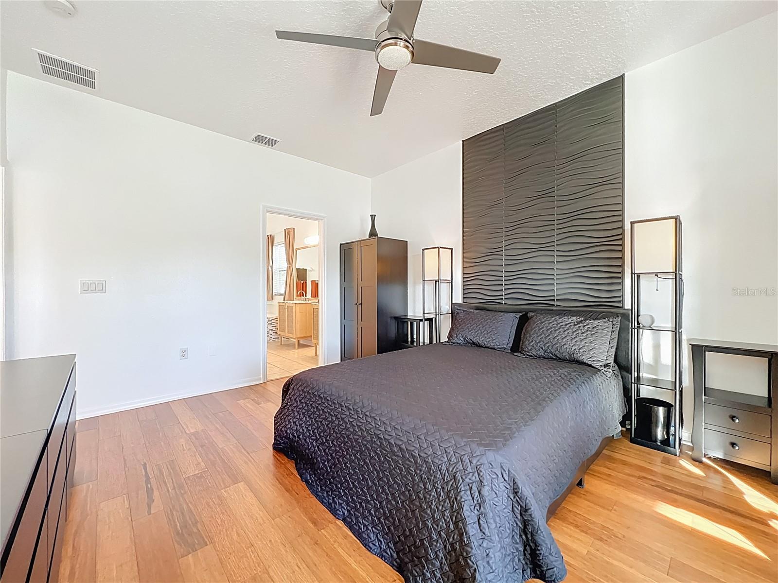 Image 17 of 40 For 4110 Andover Cay Boulevard