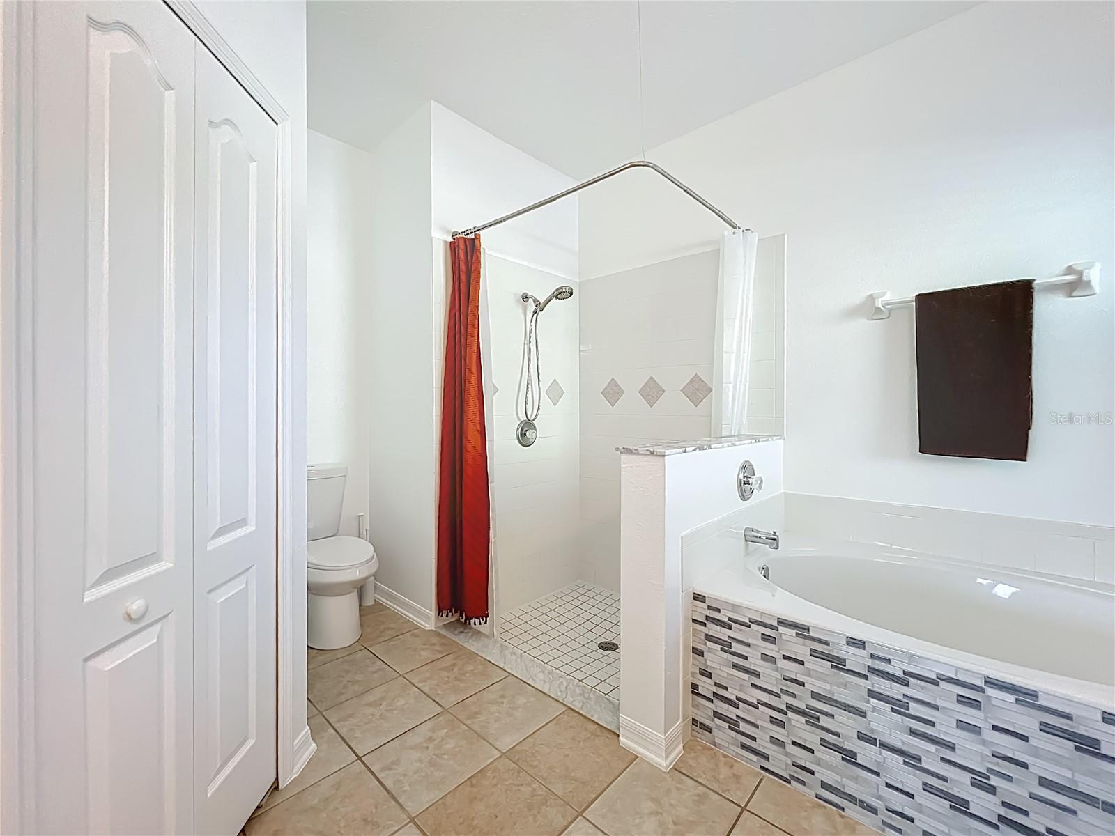 Image 19 of 40 For 4110 Andover Cay Boulevard