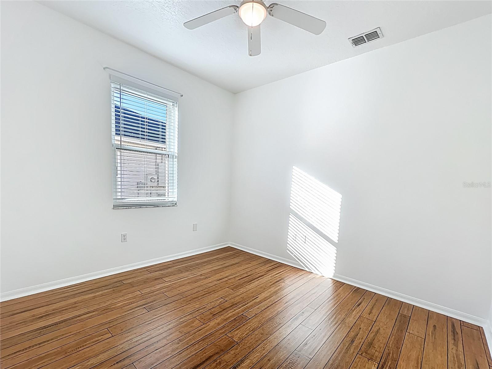 Image 23 of 40 For 4110 Andover Cay Boulevard