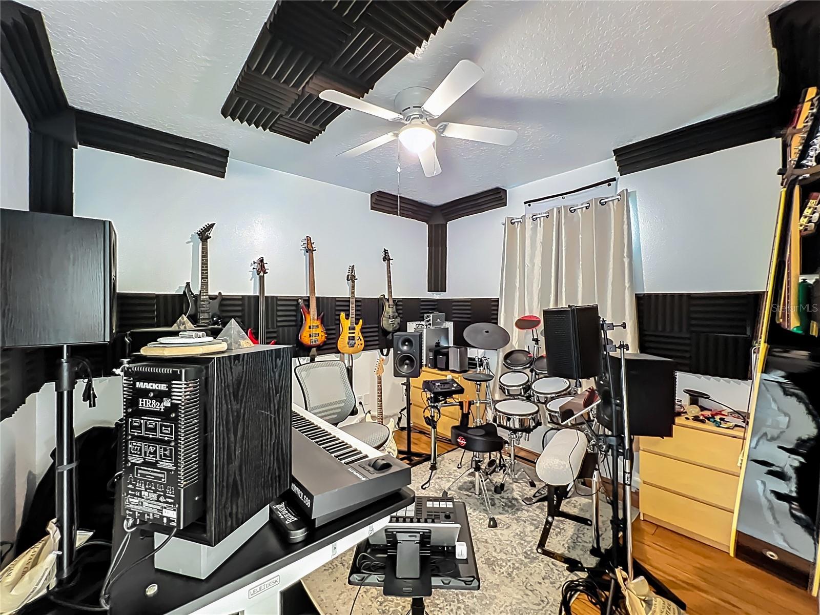 Image 26 of 40 For 4110 Andover Cay Boulevard