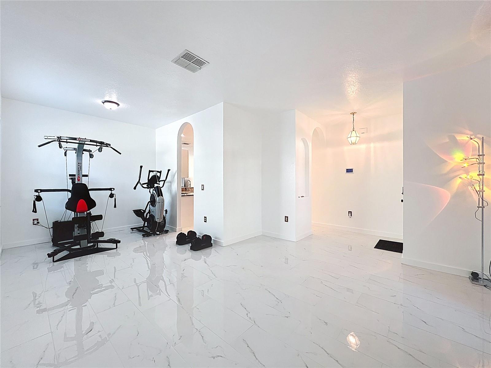 Image 6 of 40 For 4110 Andover Cay Boulevard