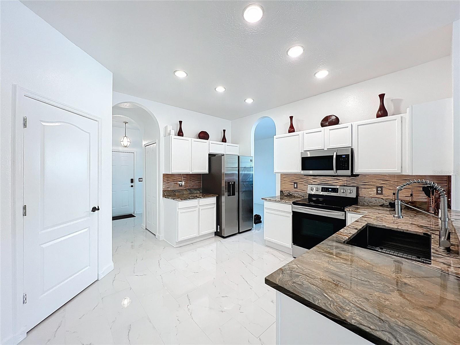 Image 8 of 40 For 4110 Andover Cay Boulevard