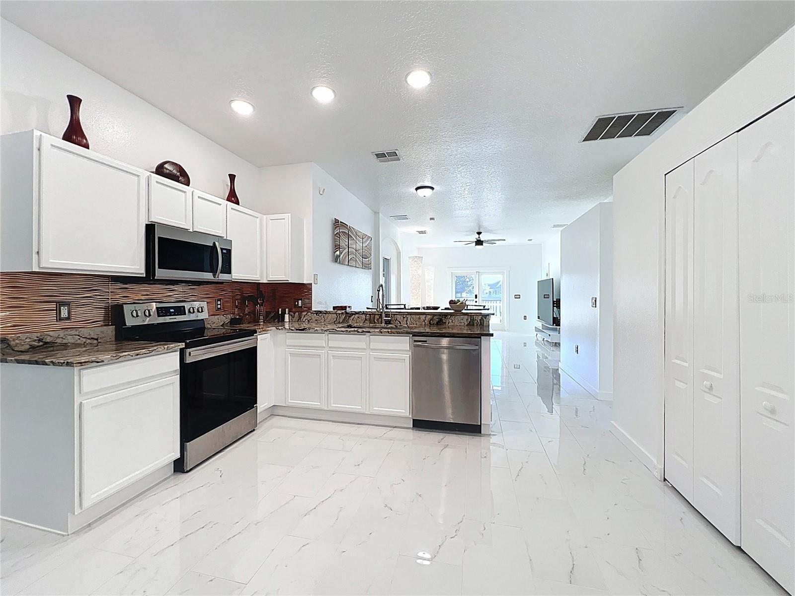 Image 9 of 40 For 4110 Andover Cay Boulevard