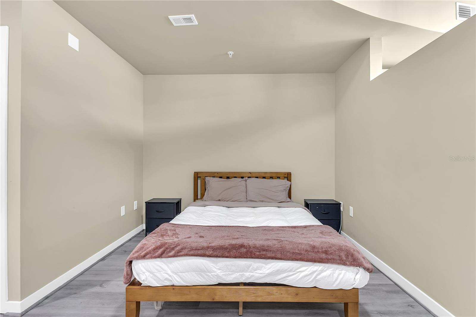 Image 14 of 37 For 155 Court Avenue 1506