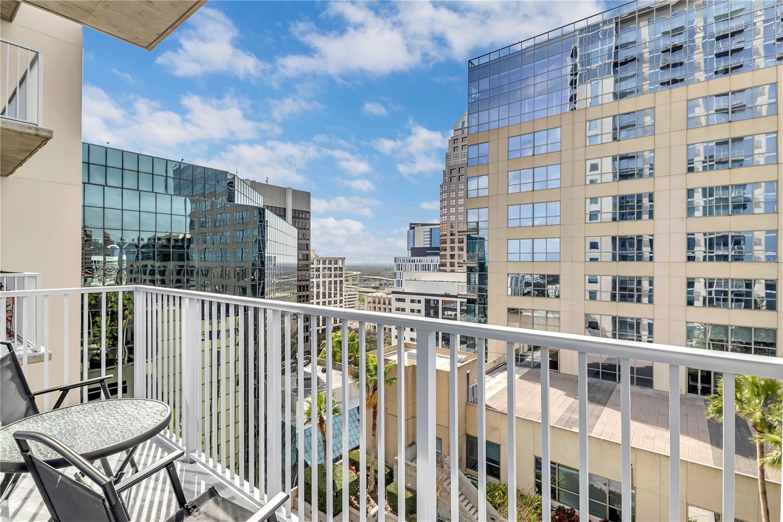 Image 19 of 37 For 155 Court Avenue 1506