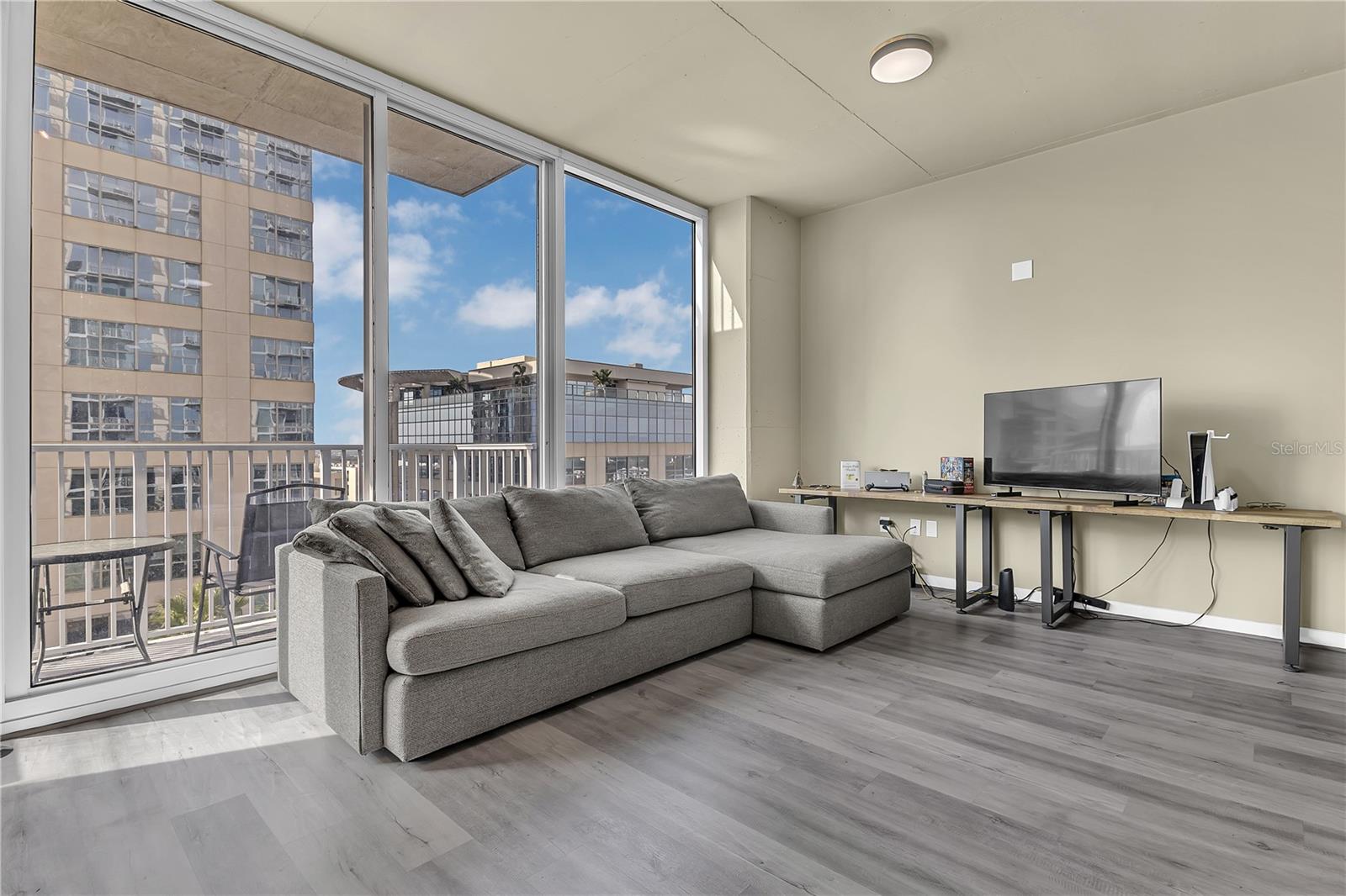 Image 2 of 37 For 155 Court Avenue 1506